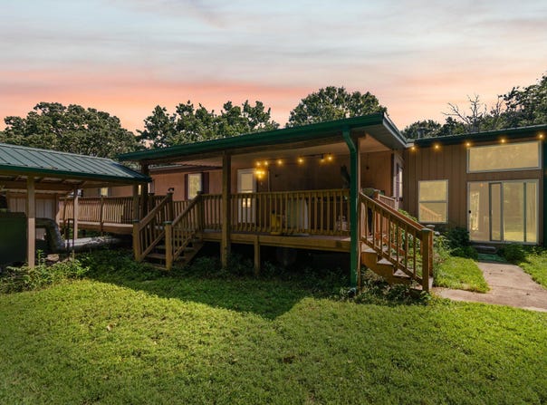 3371 S 8th Road, Humansville, MO 65674