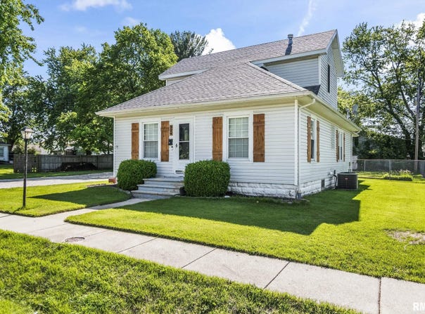 324 EDWARDS Street, Nokomis, IL 62075