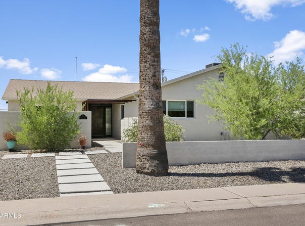 35 E PAPAGO Drive, Tempe, AZ 85288