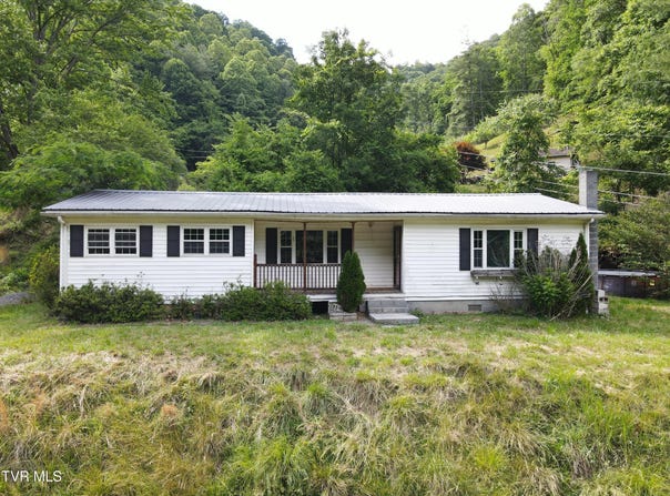 1020 Steep Fork Road, Grundy, VA 24614