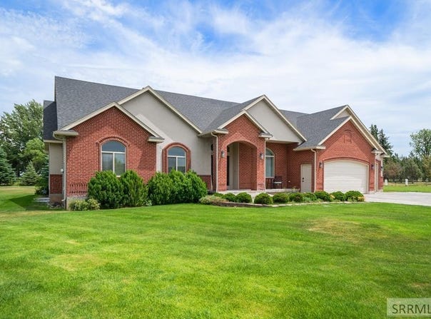 9232 N Mapleview Drive, Idaho Falls, ID 83401