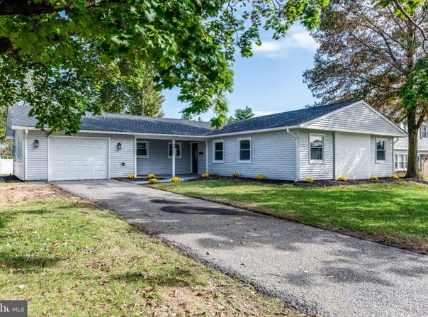 64 TWISTING Lane, WILLINGBORO, NJ 08046