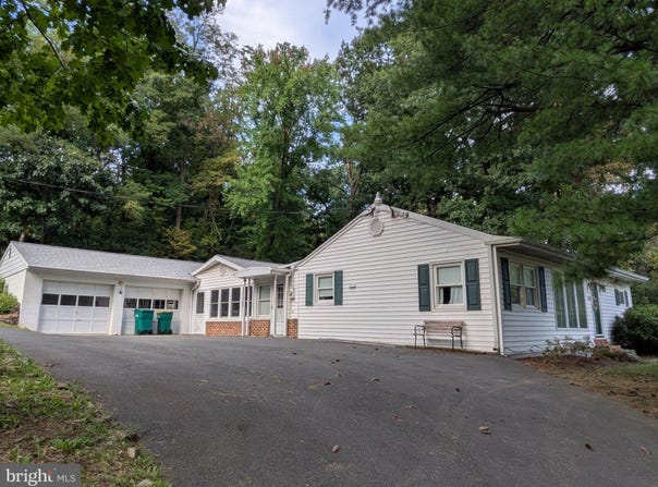 936 BELLE VISTA Drive, ENOLA, PA 17025