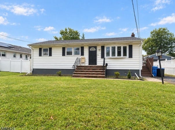 125 Rock Ln, Middlesex Boro, NJ 08846-2122