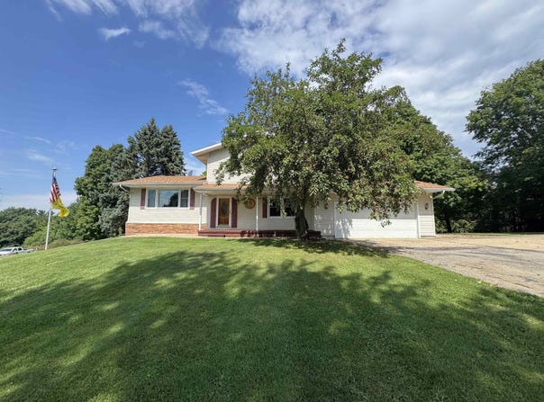 W5642 Rolling Acres Lane, Monroe, WI 53566