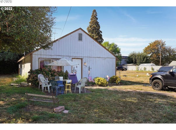 2240 FERRY St, Albany, OR 97322
