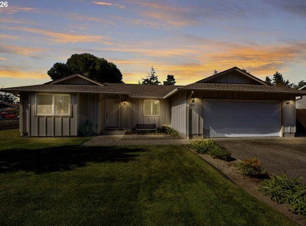 2019 40TH St, Florence, OR 97439
