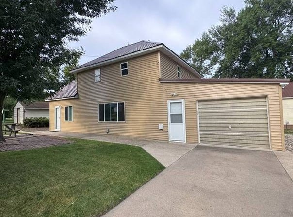 215 2nd Street S, Bristol, SD 57219