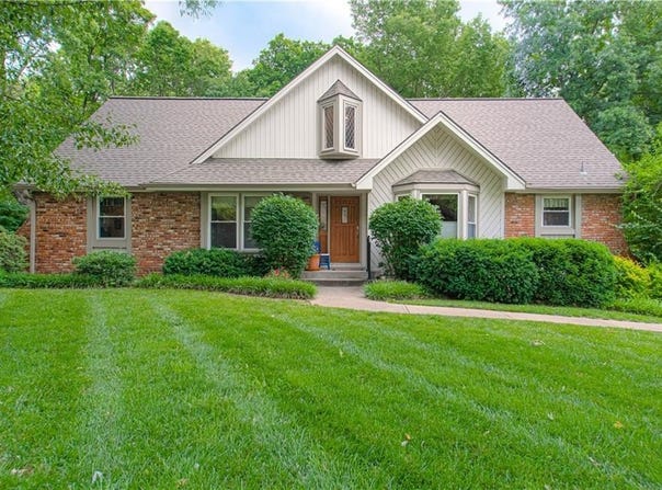1144 Camelot Drive, Liberty, MO 64068