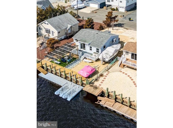 80 DOLPHIN ROAD, TUCKERTON, NJ 08087