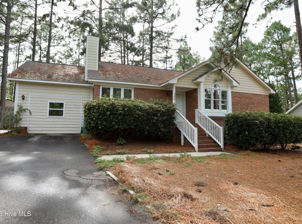 100 Sawmill Road E, Pinehurst, NC 28374