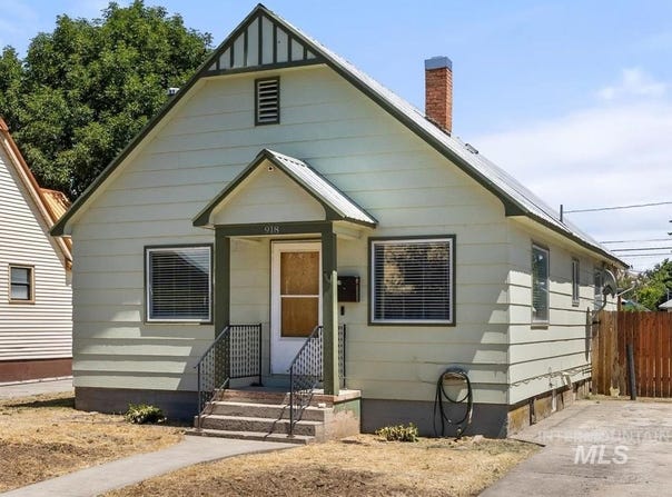 918 W 3rd St, Weiser, ID 83672