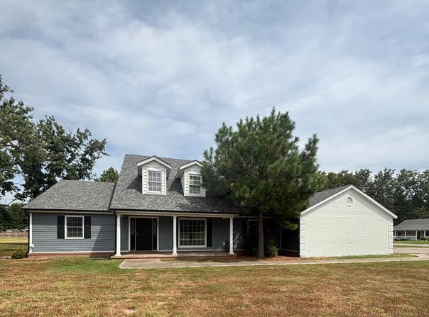 100 Charleston Drive, Walnut Ridge, AR 72476