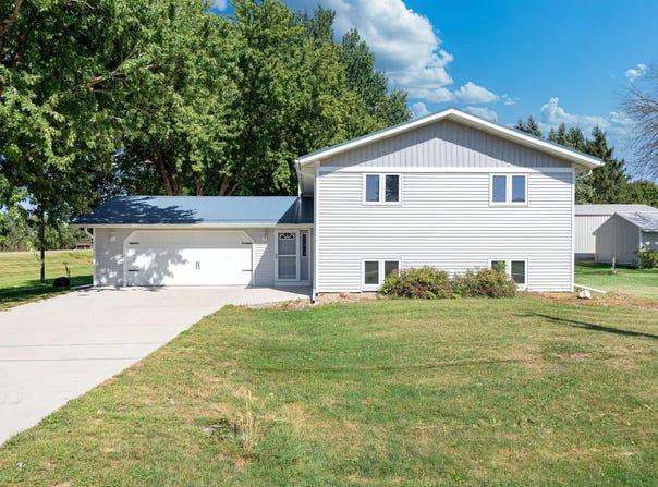 28 Leprechaun Lane, Mantorville, MN 55955