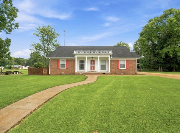 403 W Monroe Ave, Okolona, MS 38860