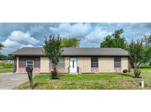 201 MCLENDON, Mexia, TX 76667