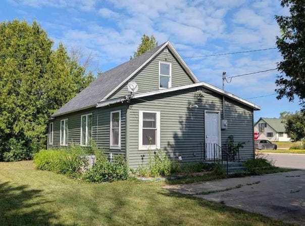 102 First St SW, Cook, MN 55723