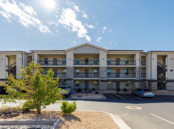 128 N Lone Rock Dr, Hurricane, UT 84737