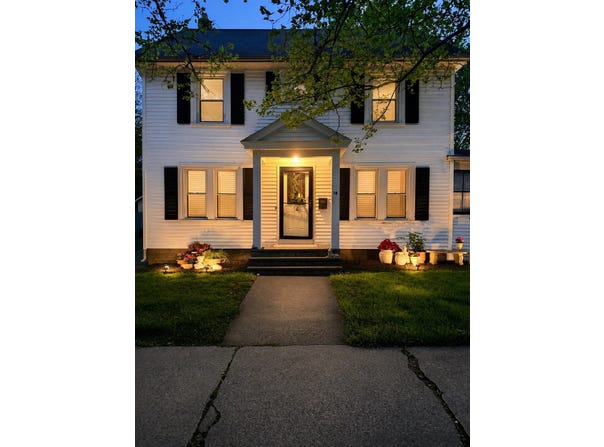 14 Castle St, Springfield, MA 01118