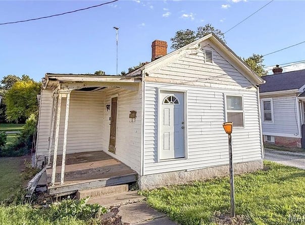 321 E Beecher Avenue, Jacksonville, IL 62650