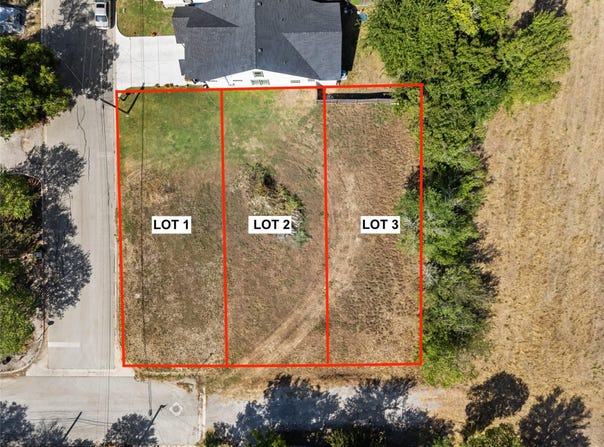 915 Torres St, Lockhart, TX 78644