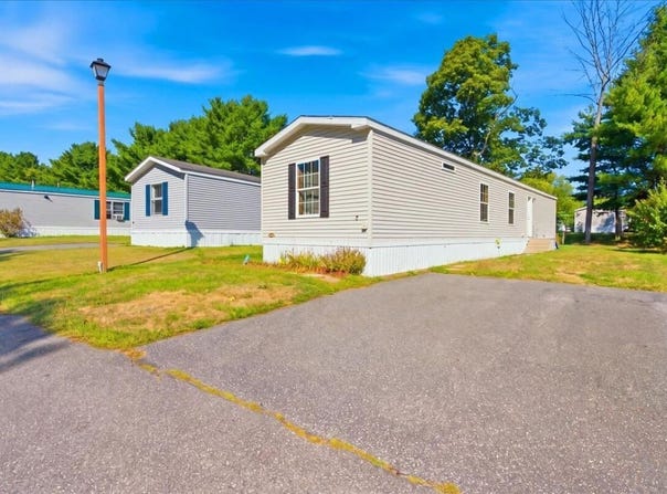 7 Autumn Lane, Lewiston, ME 04240