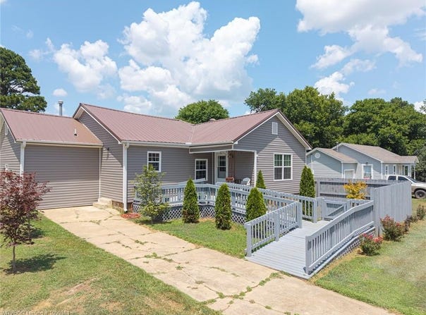 811 E 5th ST, Booneville, AR 72927