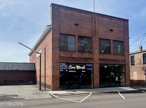 221 E Washington Ave, Athens, TN 37303