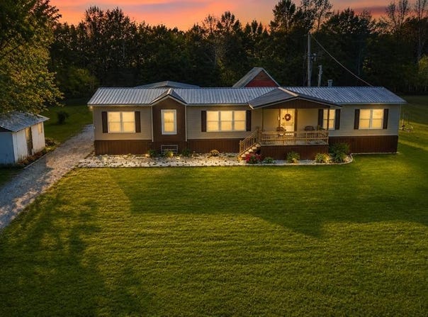 694 Oakley Road, Salyersville, KY 41465