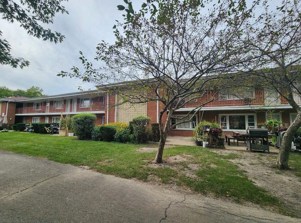 1107 E ALGONQUIN Road, Arlington Heights, IL 60005