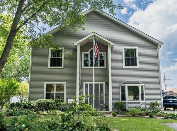 3305 Pheasant Drive, Rolling Meadows, IL 60008