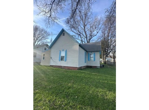 211 Walnut St, Waverly, MO 64096
