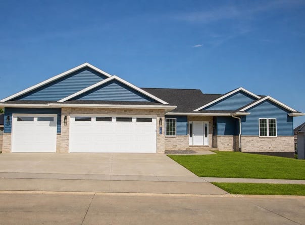 2282 Helle Drive, Asbury, IA 52002