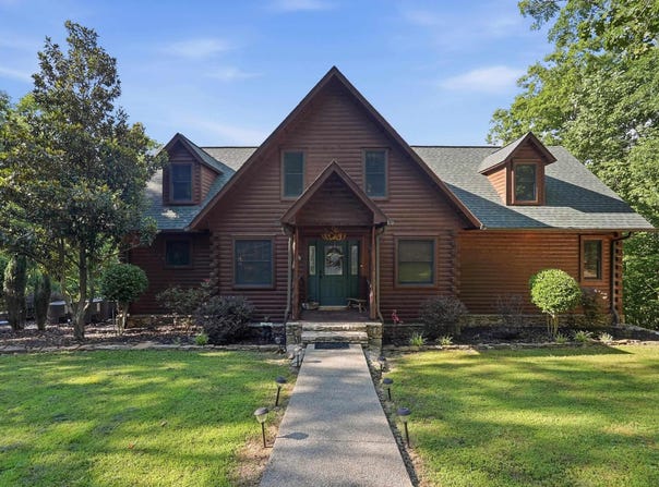 34 Bluff St., Greers Ferry, AR 72067