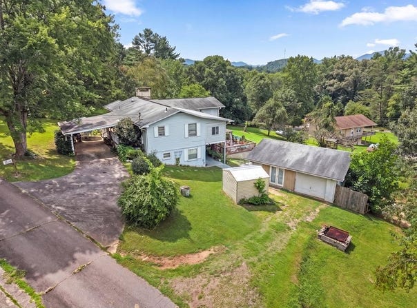 304 Cedar Estates Rd, Franklin, NC 28734