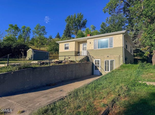 407 7th Avenue NW, Mandan, ND 58554