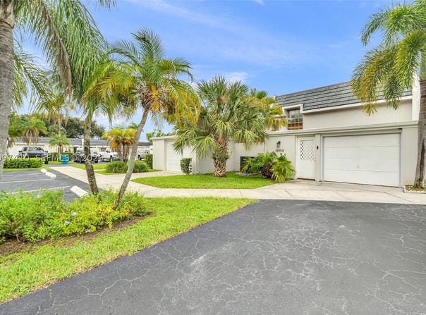 18958 Bobolink Dr, Hialeah, FL 33015