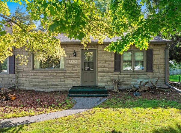 2615 W HIGHWAY Drive, APPLETON, WI 54914-1537