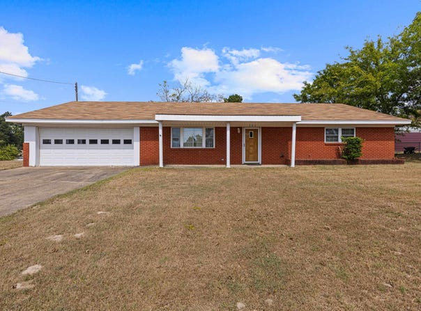 905 Hillcrest St, Linden, TX 75563