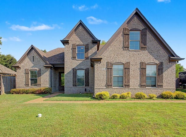 9082 OAKVALE Dr, Cordova, TN 38016