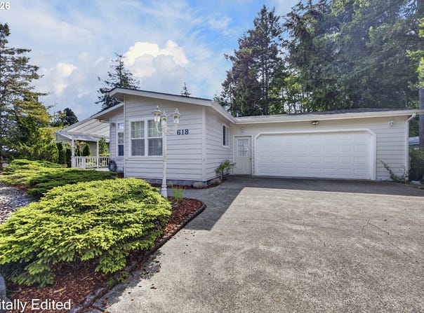 618 38TH Pl, Florence, OR 97439