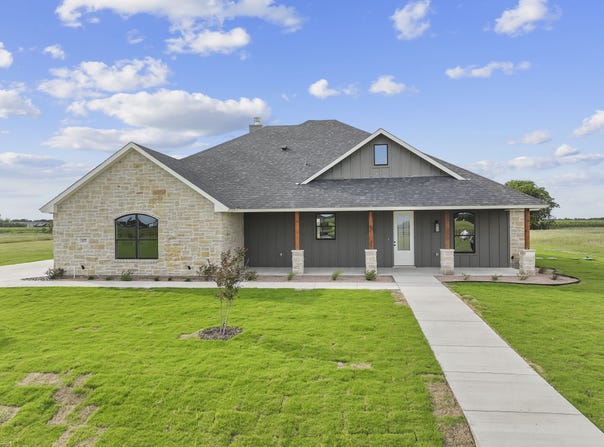 107 PR 711, Lott, TX 76656