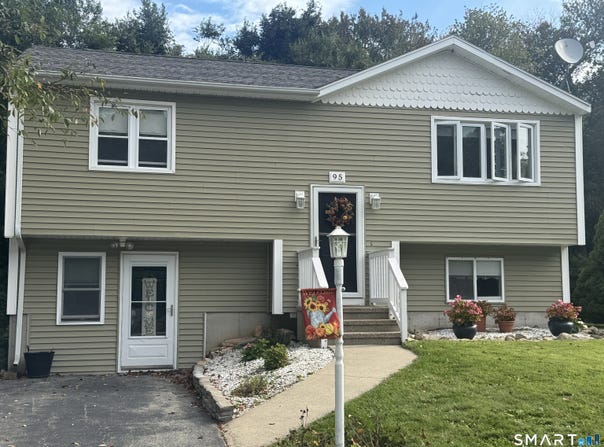 95 Cottonwood Lane, Montville, CT 06382