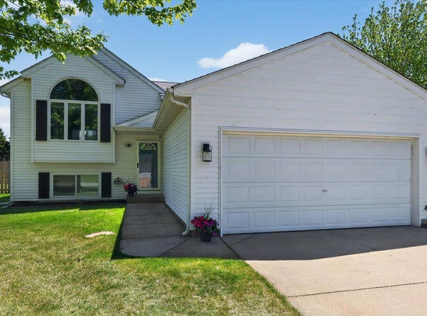 4317 Saturn Drive, Dorr, MI 49323