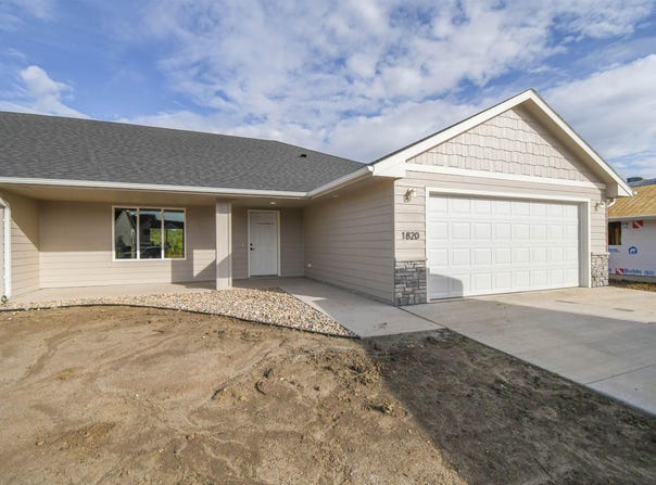 1820 S Daylight Dr, Sioux Falls, SD 57110