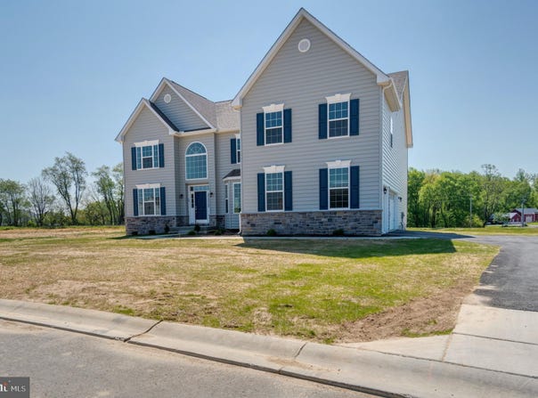 1153 CHARLESTON Circle, DOVER, DE 19904