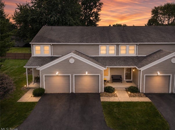 375 Pineview Drive NE, Warren, OH 44484