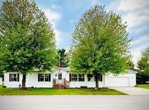 13633 Iris Lane, Cedar Springs, MI 49319