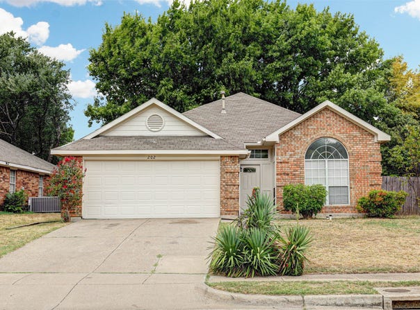 202 Chamblin Drive, Cedar Hill, TX 75104