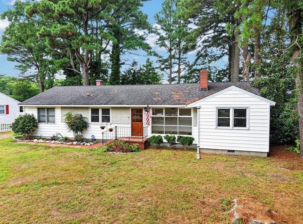 10181 PINE AVE, NASSAWADOX, VA 23413